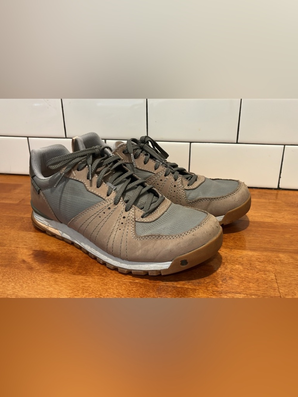 Oboz Bozeman Low Hiking Shoes Women’s 9.5 or EU 41 Tan Outdoor Leather